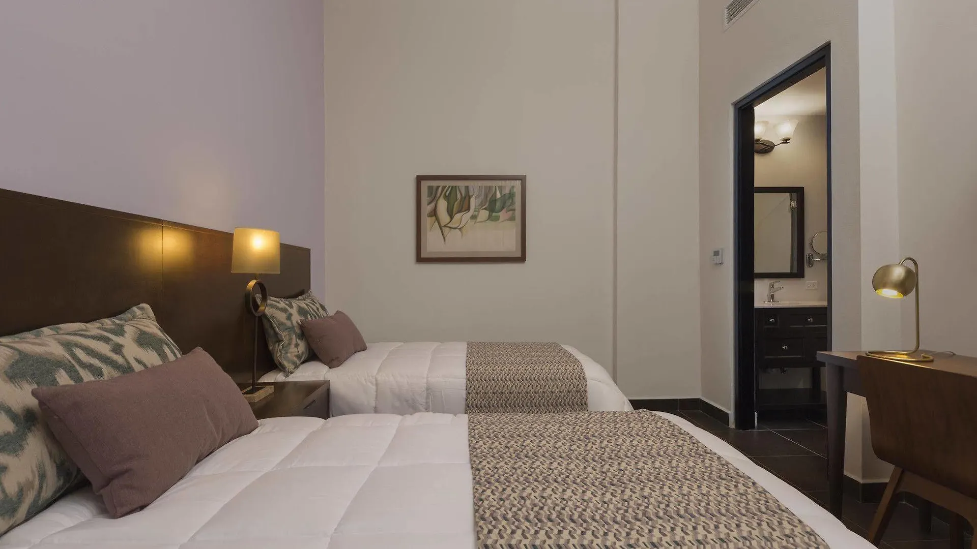 Decanter Hotel San Juan 3*,