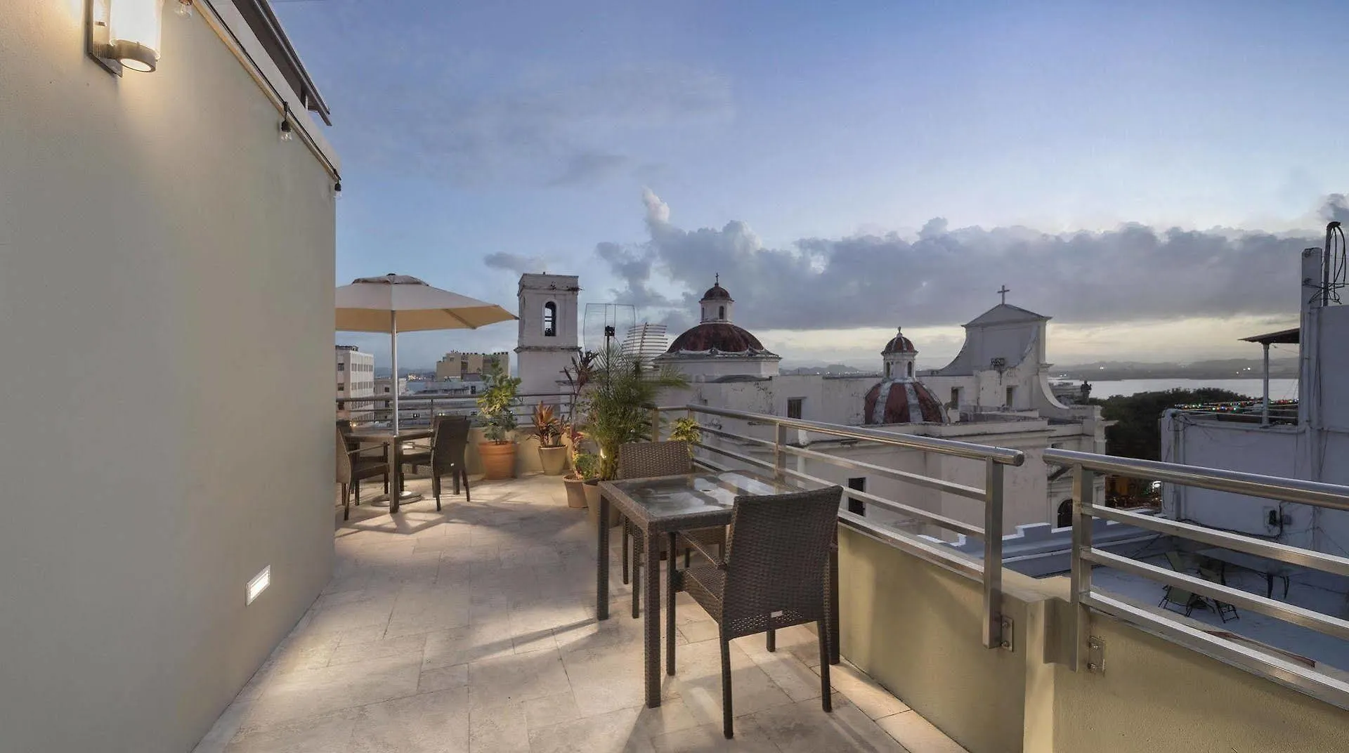 Decanter Hotel San Juan 3*,